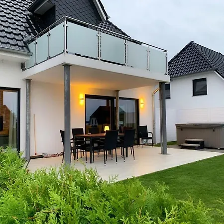 Haus Seeblick Modern Retreat *