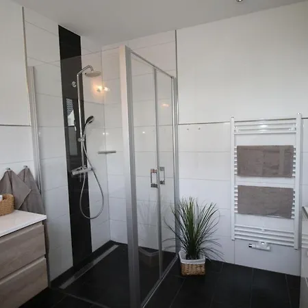 Haus Seeblick Modern Retreat *